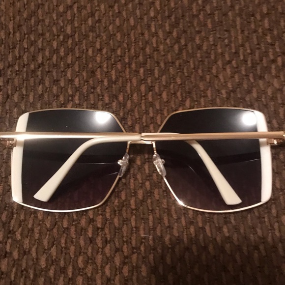 Retro sunnies - Picture 2 of 4